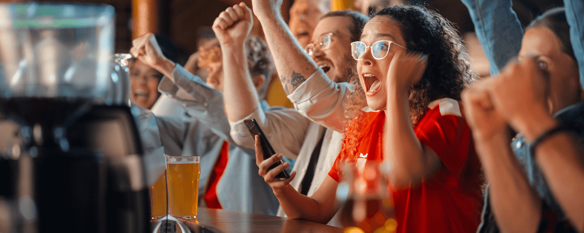 世界杯刚过,欧冠杯、NBA又火热来袭,每年那么多体育赛事,常常听到有人小额赚大钱的新闻,想要投注却又看不懂单注、串关、过关组合的区别是什么?下面教您怎么玩体彩串关,认识串关的必要条件,只要学会,体彩下注其实不是难事,不管您是体彩新手还是已经下注一段时间的老手,一定要看完这篇最完整的串关过关教学!